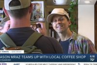 جیسون ماز برنده گرمی با قدیمی ترین کافی شاپ Oceanside شرکا می کند