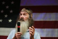 فیل رابرتسون از “Duck Dynasty” در ۷۹ سال می میرد ، خانواده تأیید می کنند فیل رابرتسون از “Duck Dynasty” در ۷۹ سال می میرد ، خانواده تأیید می کنند
