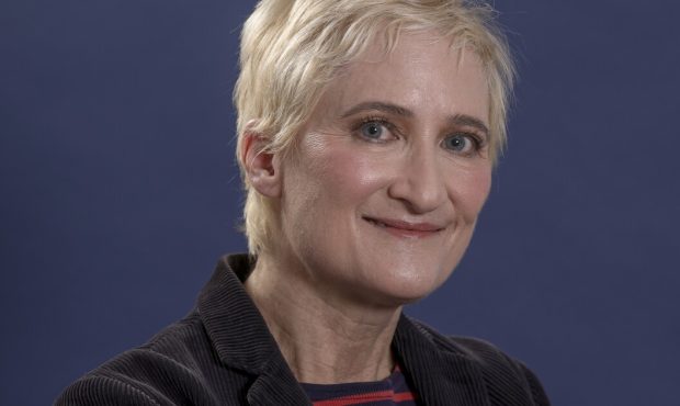 جیل سوبول ، خواننده ترانه سرا مشهور به “من یک دختر را بوسید” ، در آتش سوزی درگذشت