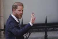 شاهزاده هری می خواهد با خانواده آشتی کند شاهزاده هری می خواهد با خانواده آشتی کند