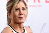 مردی که پس از سوار شدن به ماشین به دروازه جلوی خانه LA Jennifer Aniston دستگیر شد مردی که پس از سوار شدن به ماشین به دروازه جلوی خانه LA Jennifer Aniston دستگیر شد